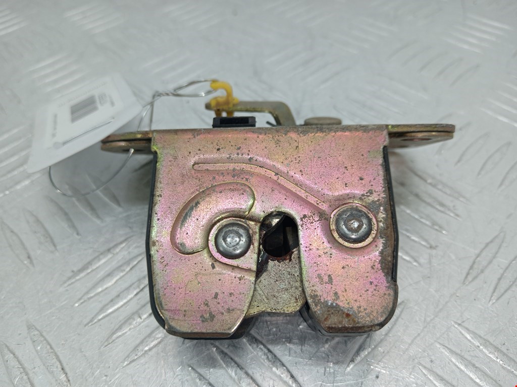 Замок багажника (крышки двери) MITSUBISHI Carisma 1995-1999