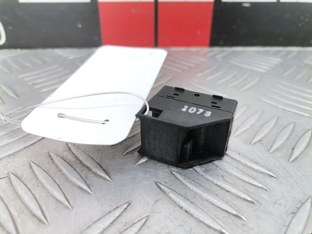 Кнопка стеклоподъемника VOLKSWAGEN Passat B5 1997-2005