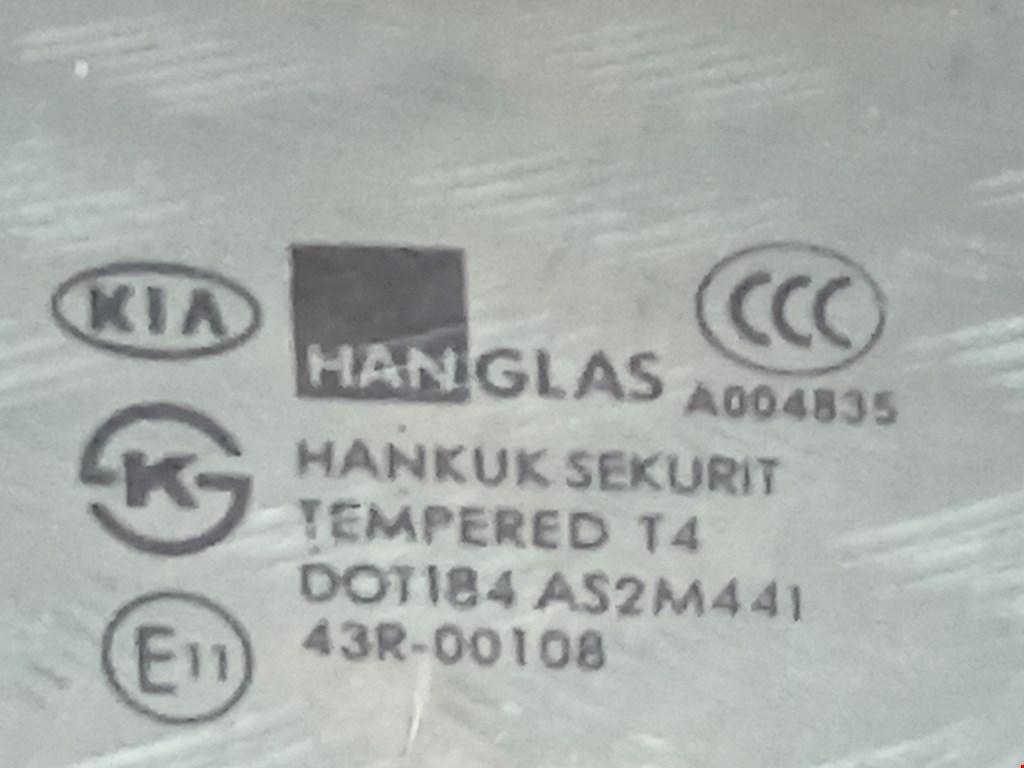 Стекло кузовное глухое правое KIA Carnival I 1999-2005