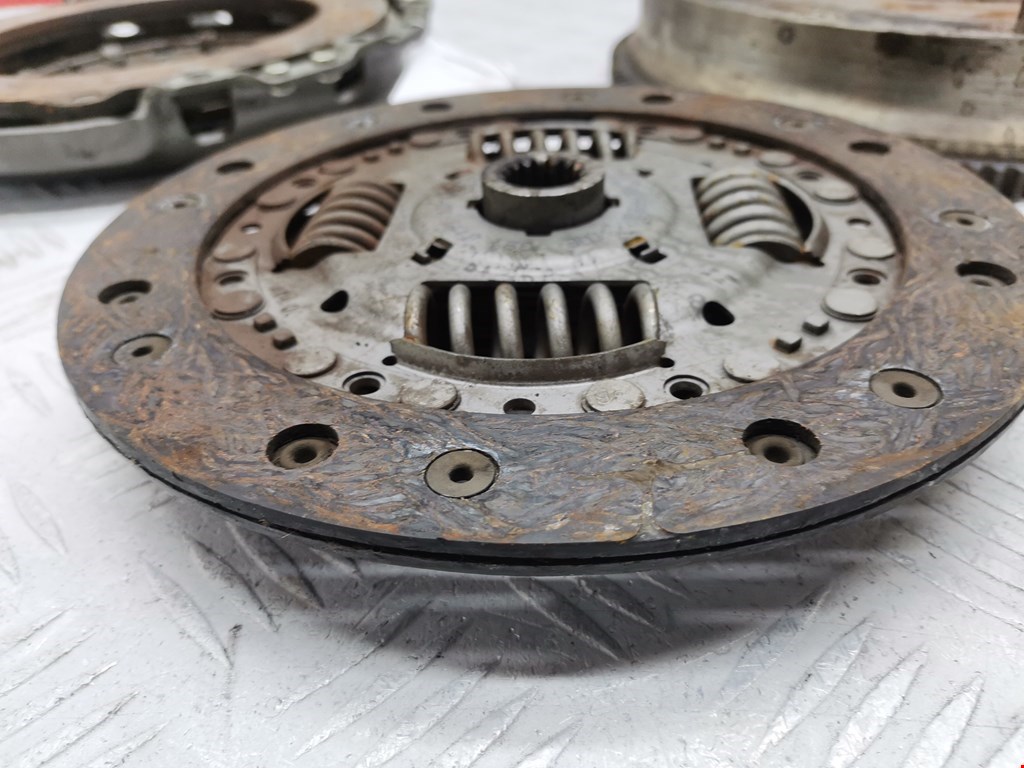 Маховик (демпфер сцепления) MAZDA Mazda 2 DY 2003-2007