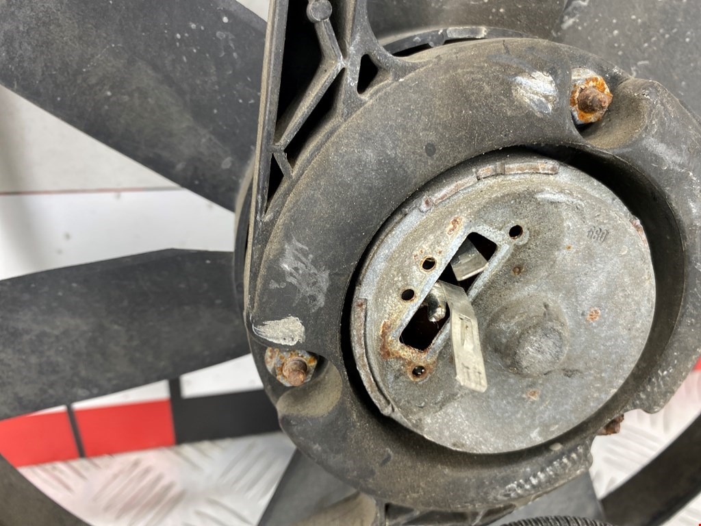 Вентилятор радиатора основного VOLKSWAGEN Polo III 1994-2001