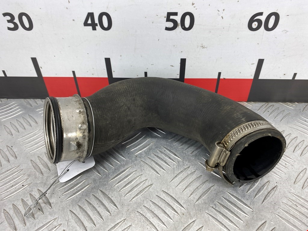 Патрубок интеркулера VOLKSWAGEN Passat B5 1997-2005