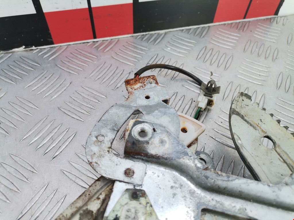 Стеклоподъемник передний правый MITSUBISHI L200 K6,K7 1996-2006