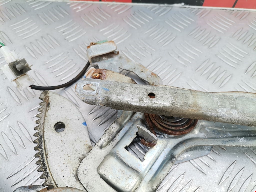 Стеклоподъемник передний правый MITSUBISHI L200 K6,K7 1996-2006