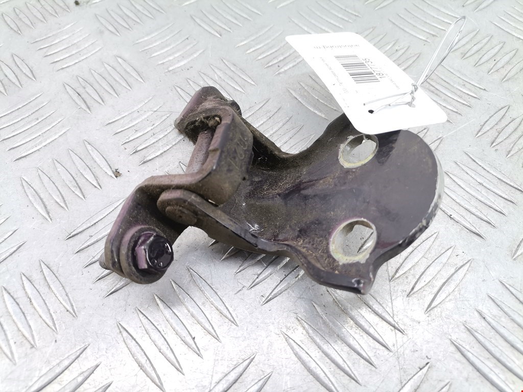 Петля двери задней левой Volvo S40 V40 1 (1996-2004)