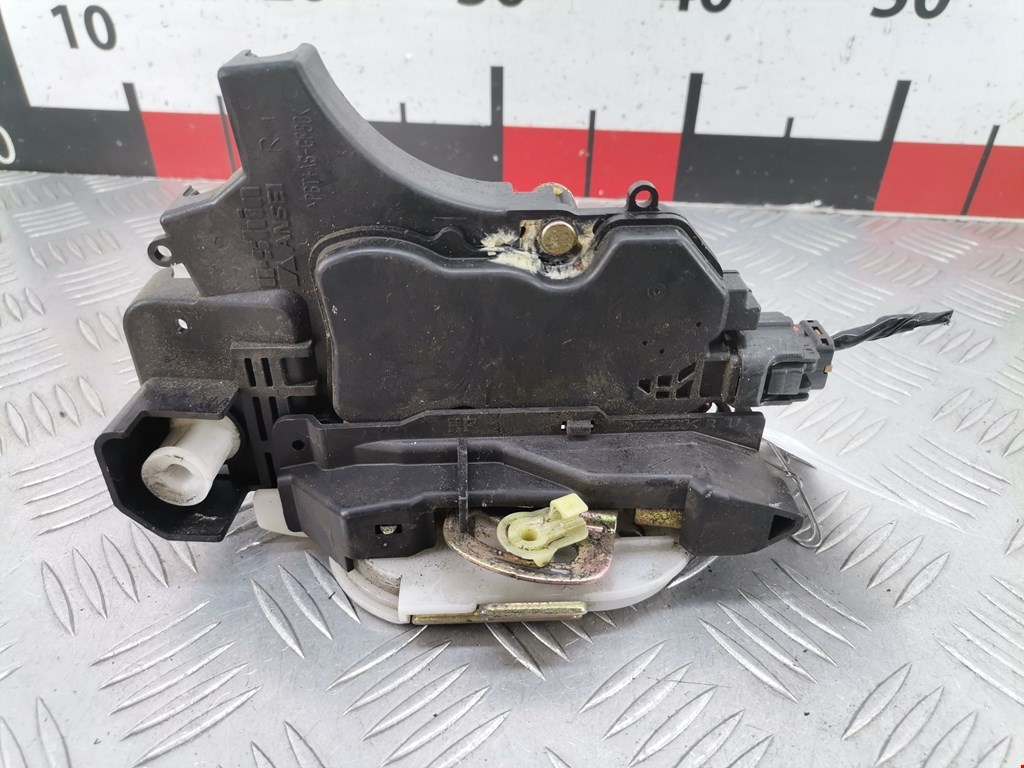 Замок двери передней правой MITSUBISHI Colt Z3 2003-2012