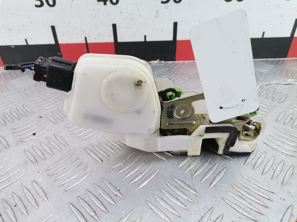 Замок двери передней правой MITSUBISHI L200 K6,K7 1996-2006