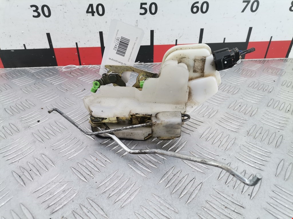 Замок двери передней правой MITSUBISHI L200 K6,K7 1996-2006