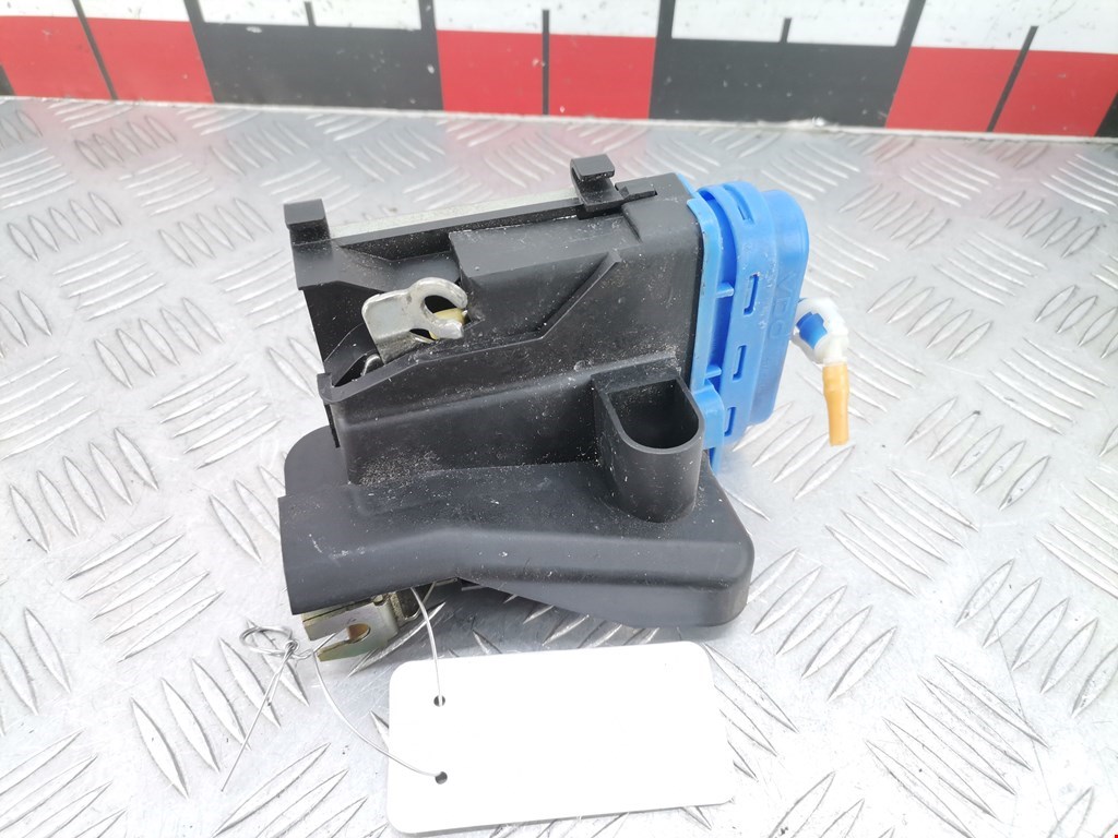 Замок двери задней правой AUDI A4 B5 1995-2001