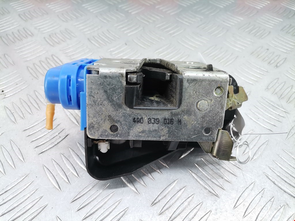 Замок двери задней правой AUDI A4 B5 1995-2001