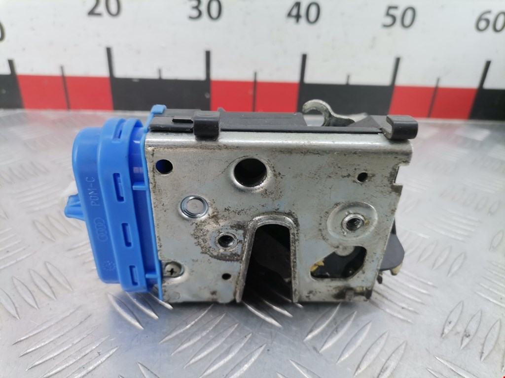 Замок двери задней правой AUDI A4 B5 1995-2001