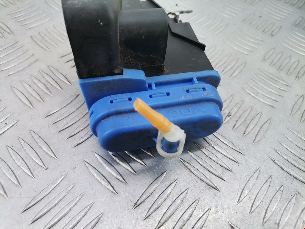 Замок двери задней правой AUDI A4 B5 1995-2001