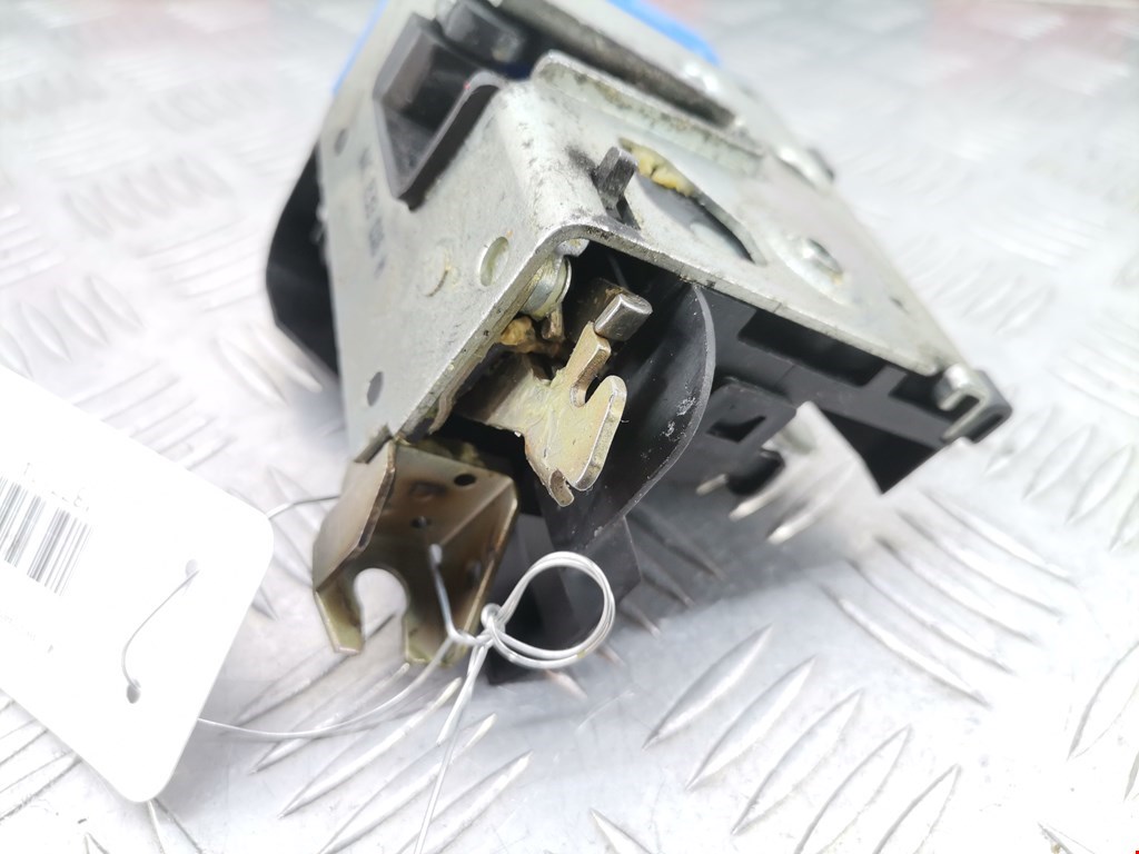 Замок двери задней правой AUDI A4 B5 1995-2001