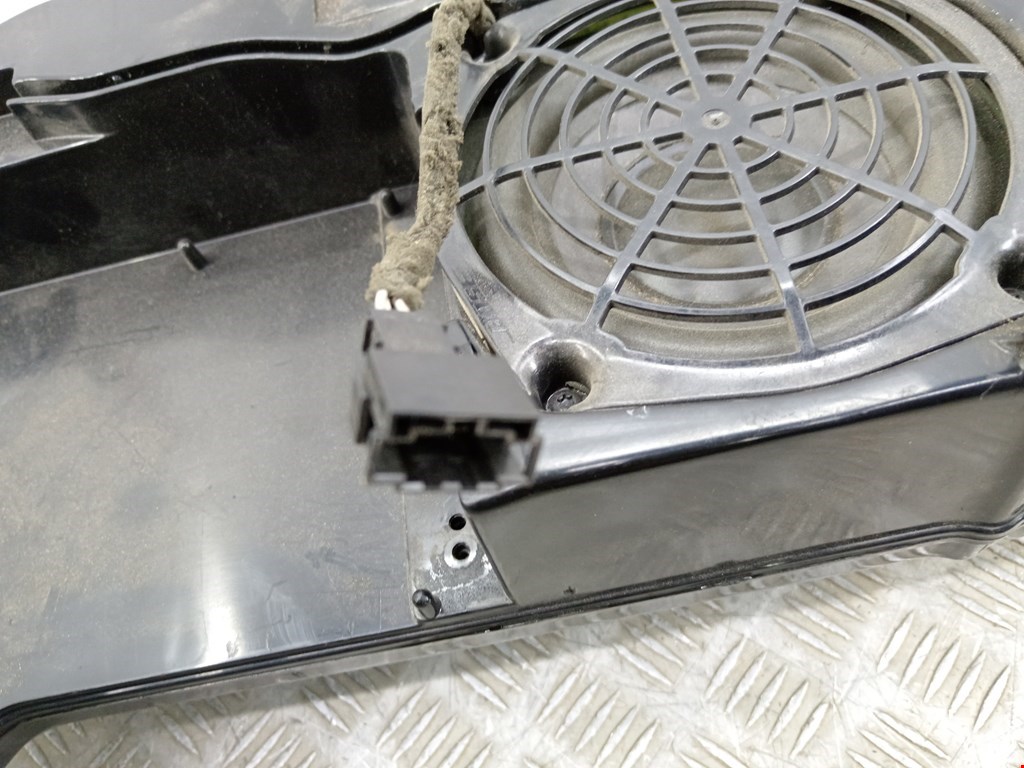 Сабвуфер AUDI A4 B5 1995-2001