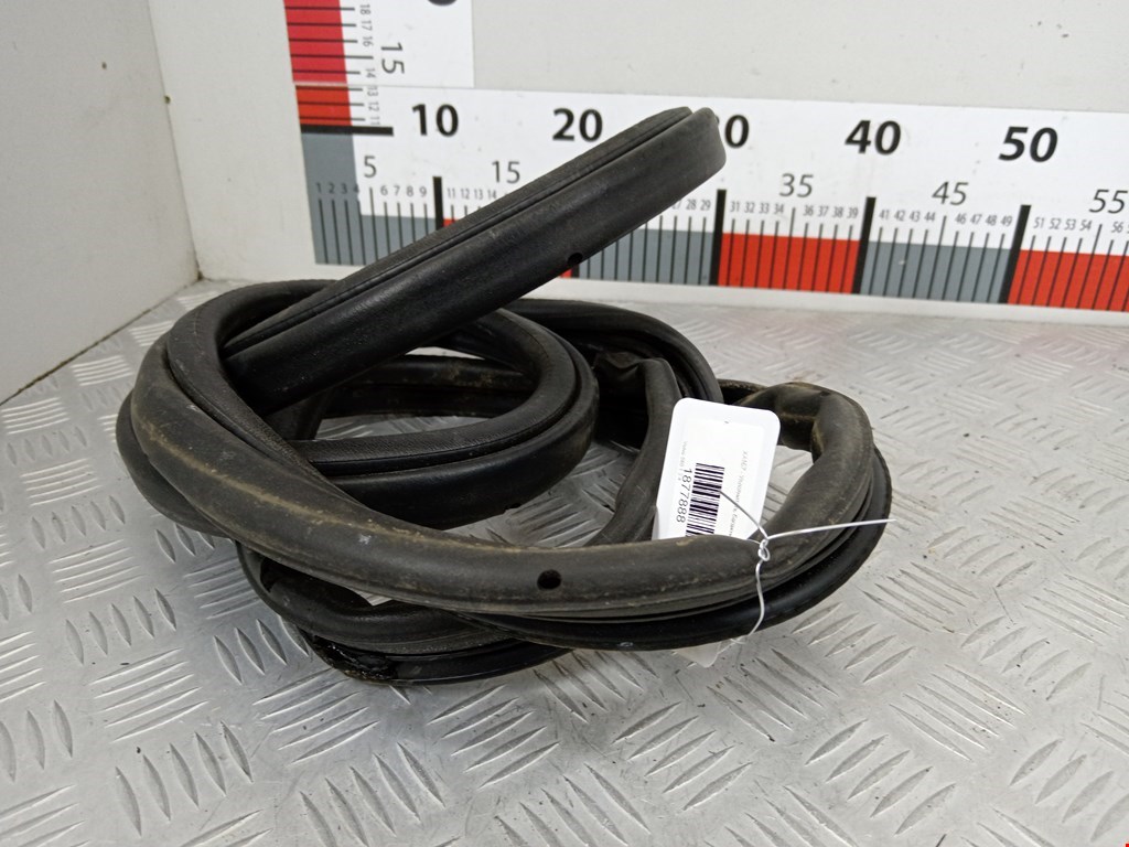 Уплотнитель (наружный) VOLVO S60 I 2000-2010