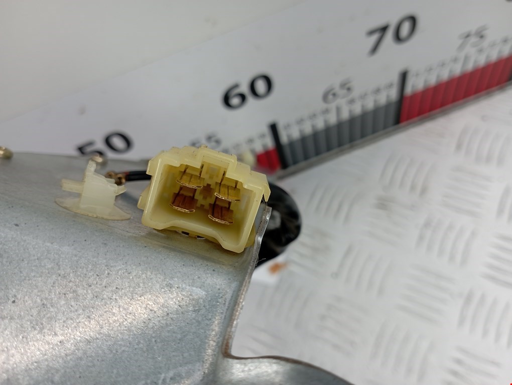 Моторчик стеклоочистителя задний SUBARU Legacy 1998-2004