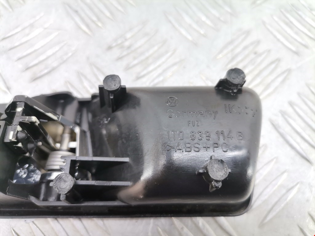 Ручка дверная задняя внутренняя правая VOLKSWAGEN Touran 2003-2010