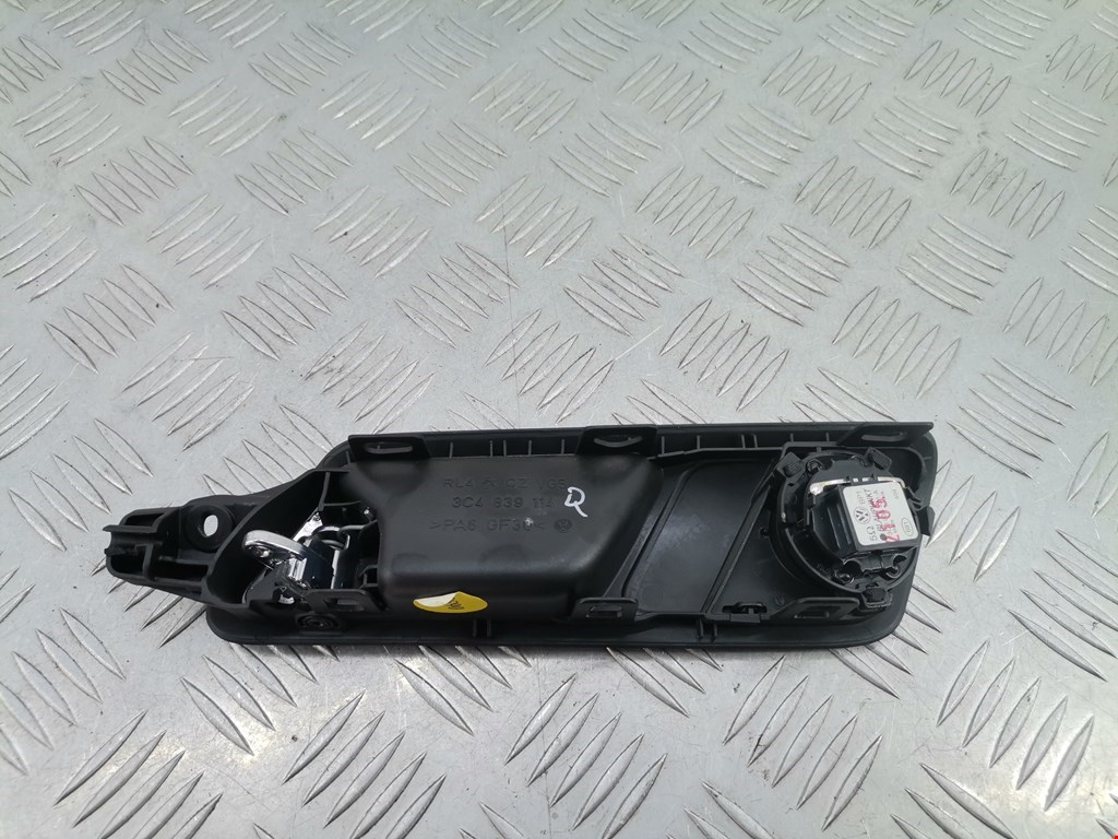 Ручка дверная задняя внутренняя правая VOLKSWAGEN Passat B6 2005-2011