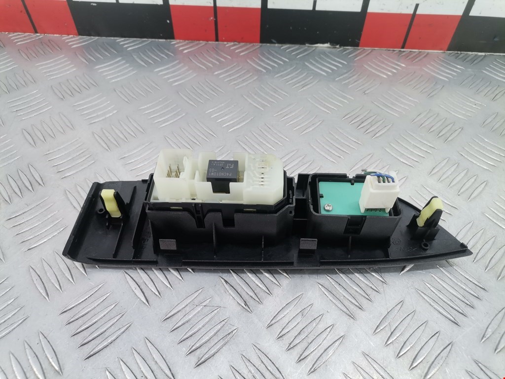 Кнопка стеклоподъемника LEXUS RX 300\330\350\400H 2003-2009