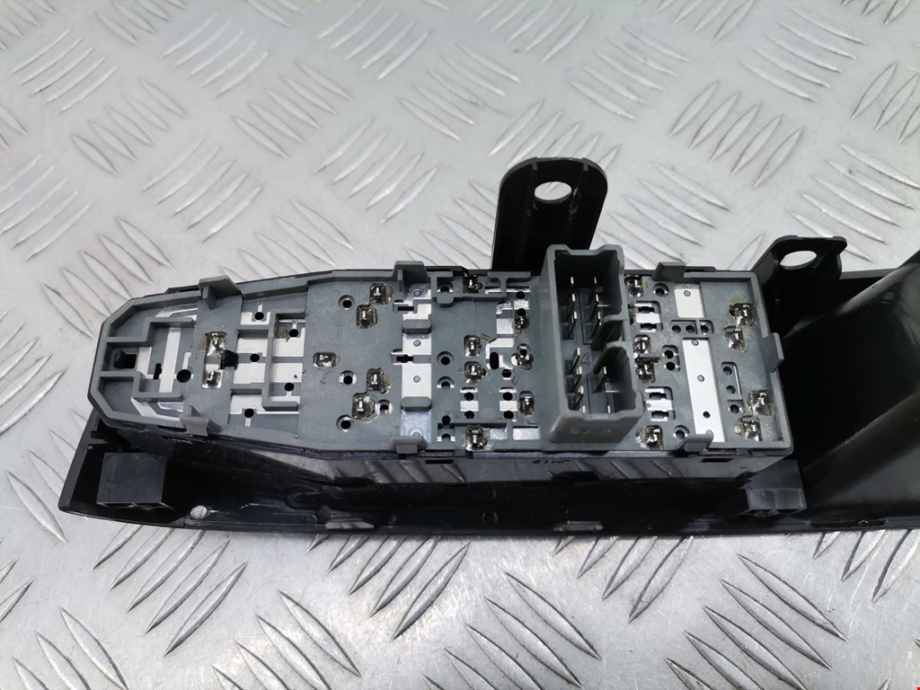 Блок управления стеклоподъемниками CHEVROLET Spark 2010-2015