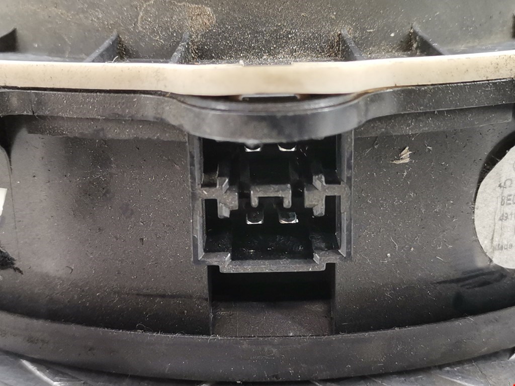 Динамик AUDI A4 B7 2004-2007