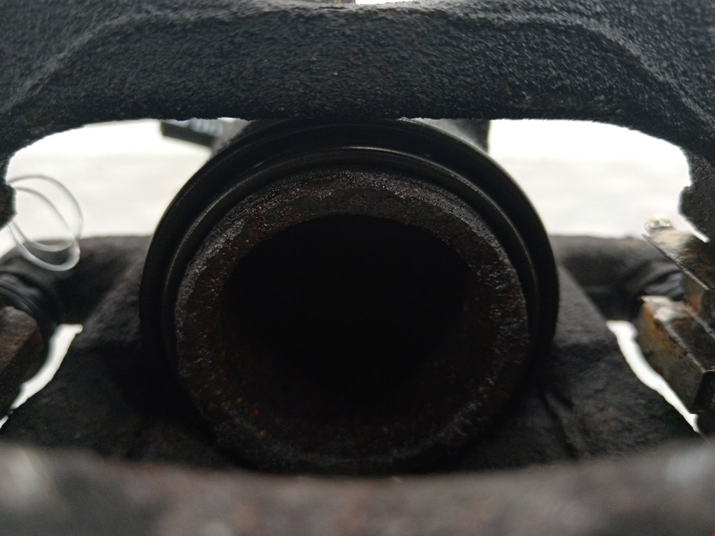 Суппорт передний левый SUZUKI Splash 2008-2015