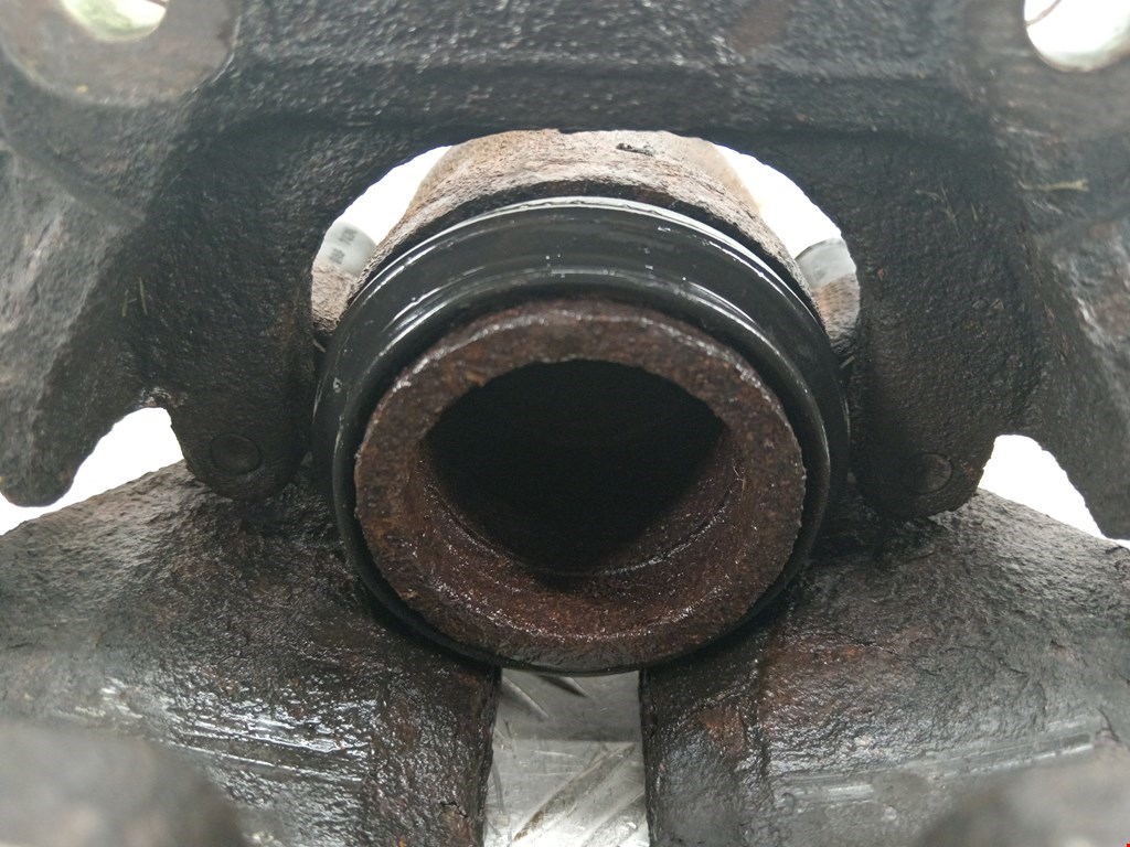 Суппорт передний левый VOLKSWAGEN Passat B5 1997-2005