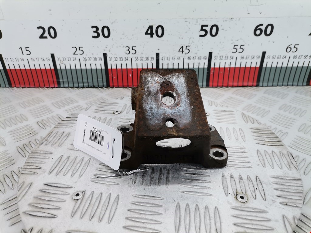 Кронштейн (крепление лапа) двигателя Toyota Hilux 7 (2005-2016)