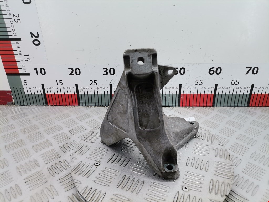 Кронштейн (крепление лапа) двигателя Audi A4 B6 (2000-2006)