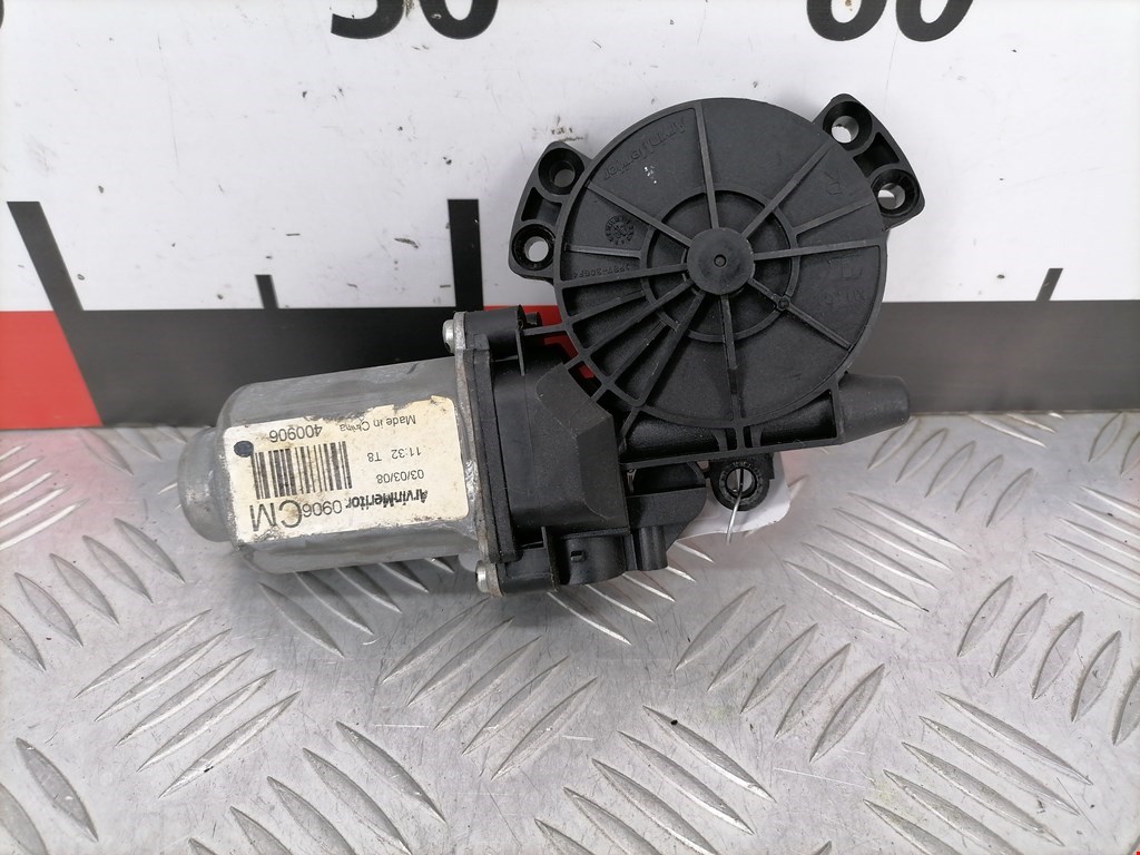 Моторчик (двигатель) стеклоподъемника HYUNDAI Santa Fe CM 2005-2012