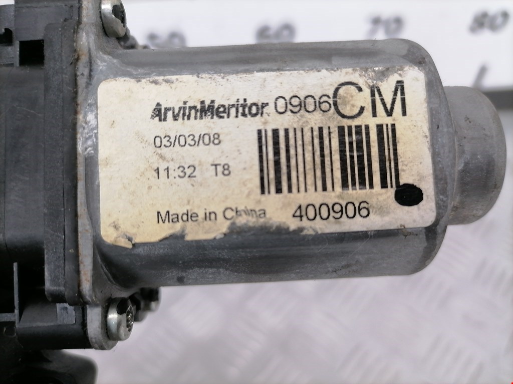 Моторчик (двигатель) стеклоподъемника HYUNDAI Santa Fe CM 2005-2012