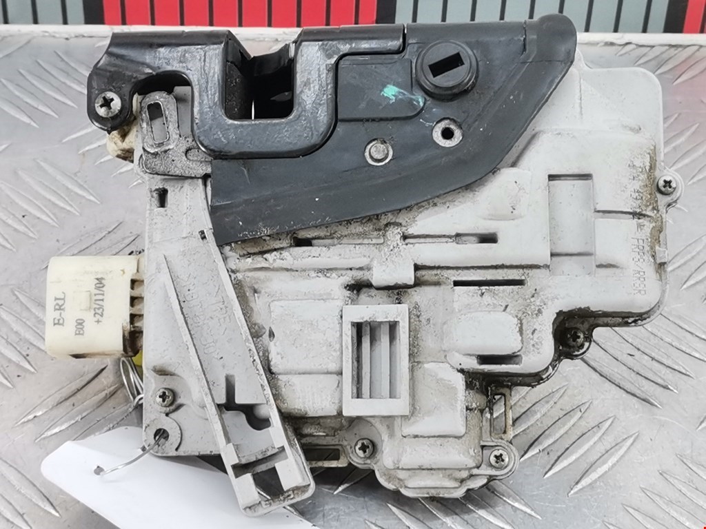 Замок двери задней левой AUDI A4 B7 2004-2007