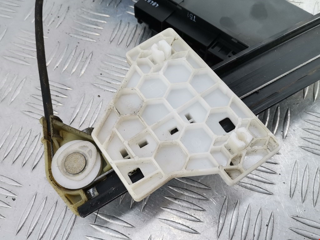 Стеклоподъемник задний левый AUDI A4 B7 2004-2007