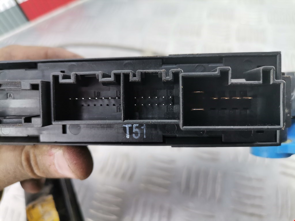 Стеклоподъемник задний левый AUDI A4 B7 2004-2007