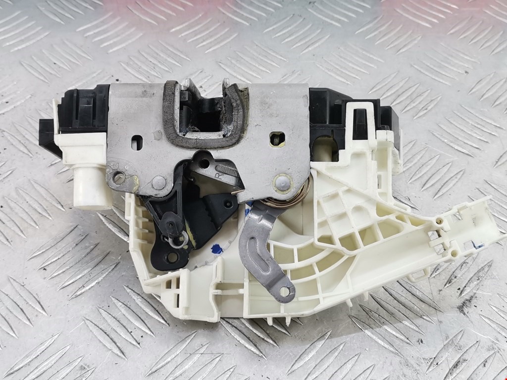 Замок двери передней правой MERCEDES-BENZ C-Class C-klasse W204 2007-2015