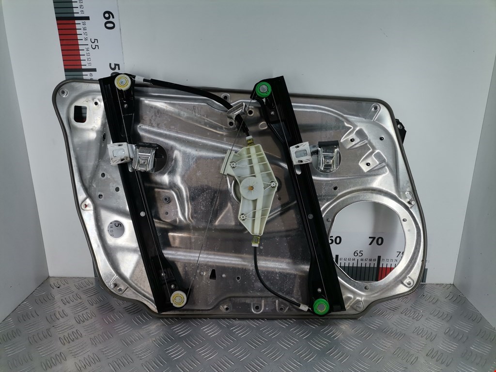 Стеклоподъемник передний правый MERCEDES-BENZ C-Class C-klasse W204 2007-2015