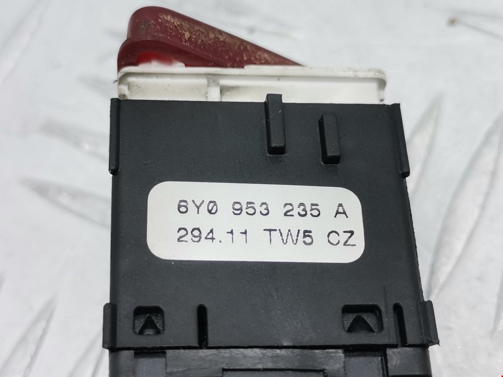 Кнопка аварийной сигнализации (аварийки) VOLKSWAGEN Transporter T5 2003-2015