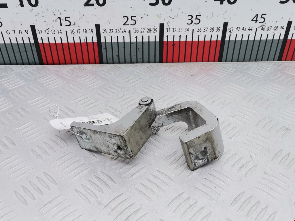 Петля двери передней правой Volkswagen Transporter (T5) (2003-2015)