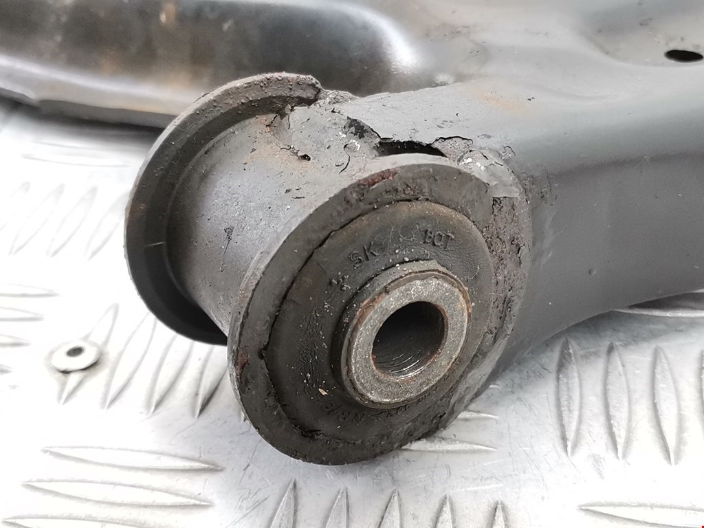 Рычаг передний левый SKODA Rapid 2012-2020