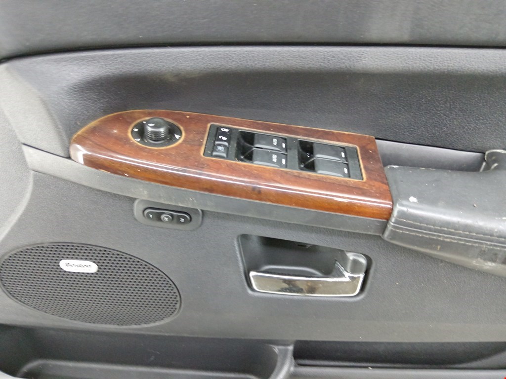 Дверь передняя правая JEEP Grand Cherokee WK 2004-2010