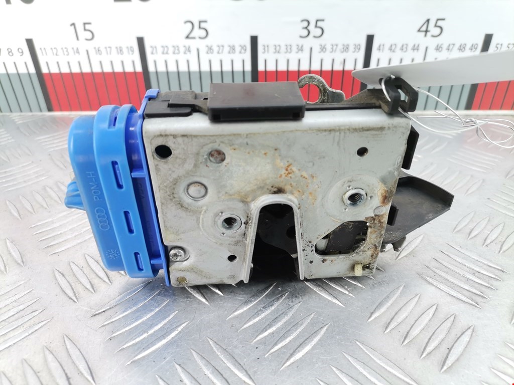 Замок двери задней правой AUDI A4 B5 1995-2001