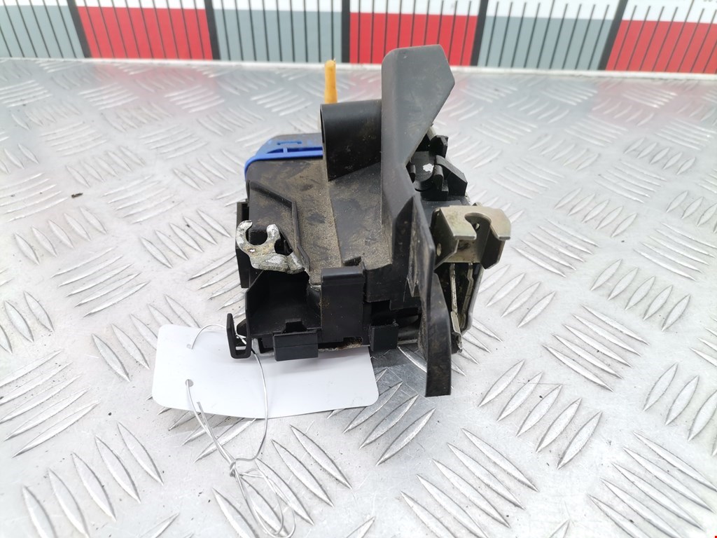 Замок двери задней правой AUDI A4 B5 1995-2001