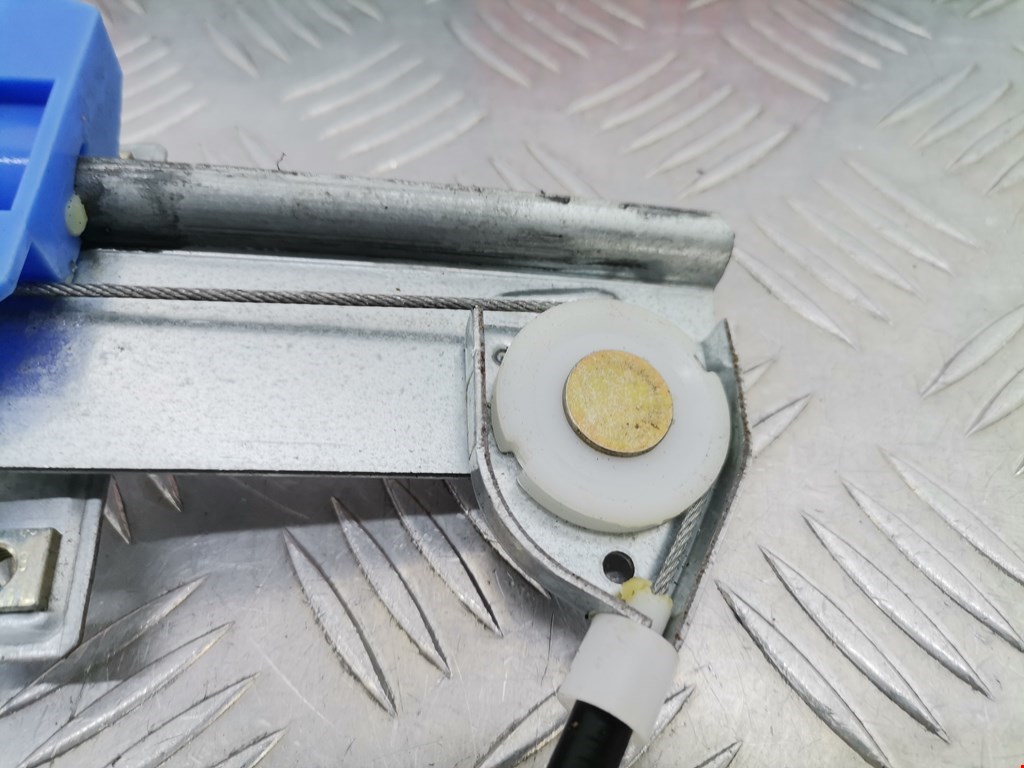 Стеклоподъемник задний правый FORD Mondeo II 1996-2000