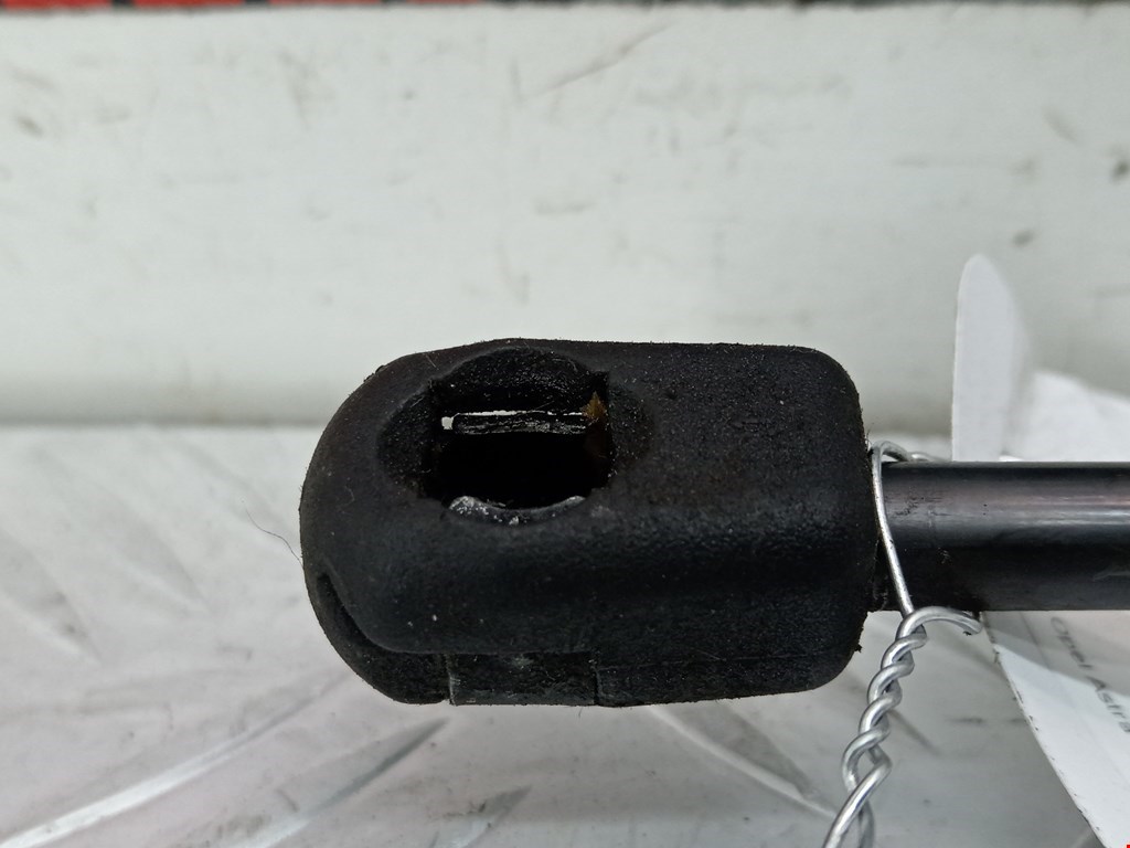 Амортизатор капота левый=правый OPEL Astra H/Family 2004-2015