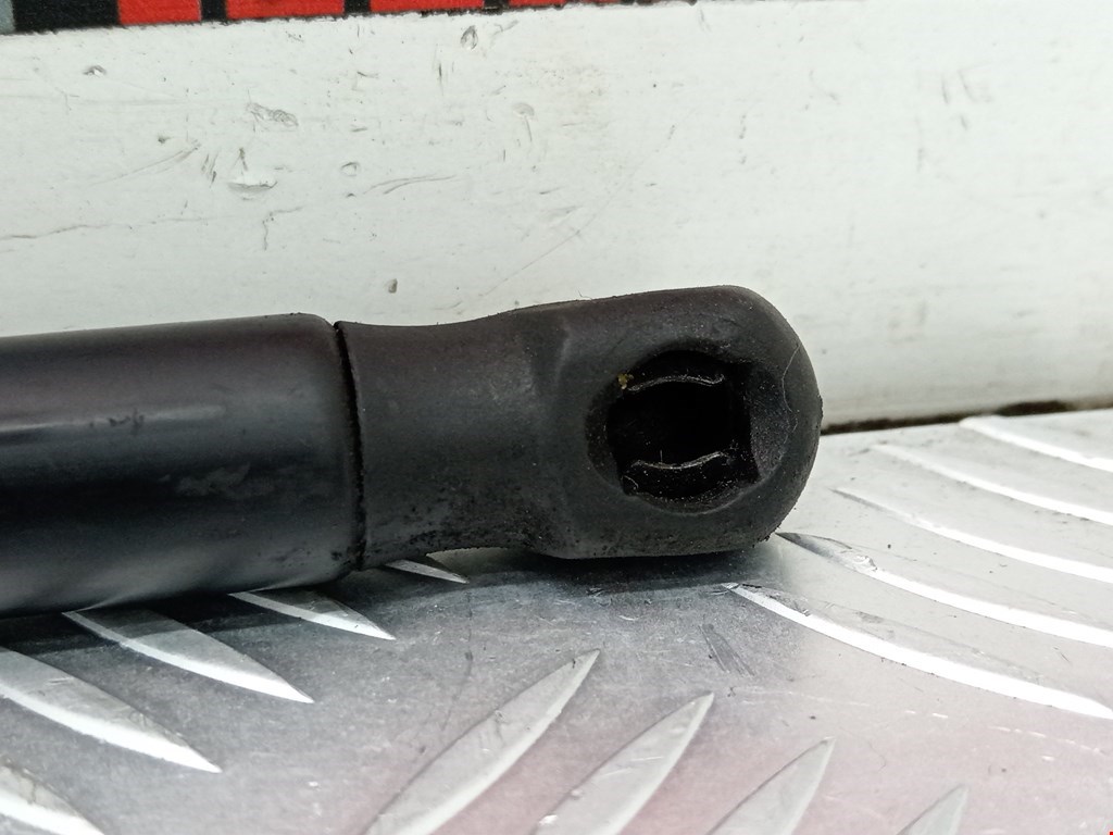 Амортизатор капота левый=правый OPEL Astra H/Family 2004-2015