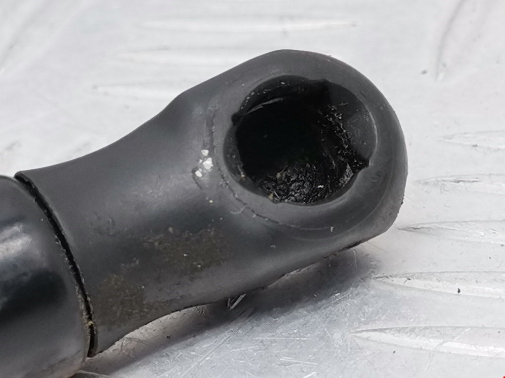 Амортизатор капота левый=правый OPEL Astra H/Family 2004-2015