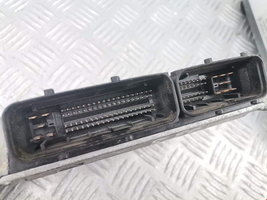 Блок управления двигателя (ЭБУ) VOLKSWAGEN Polo IV 2001-2009