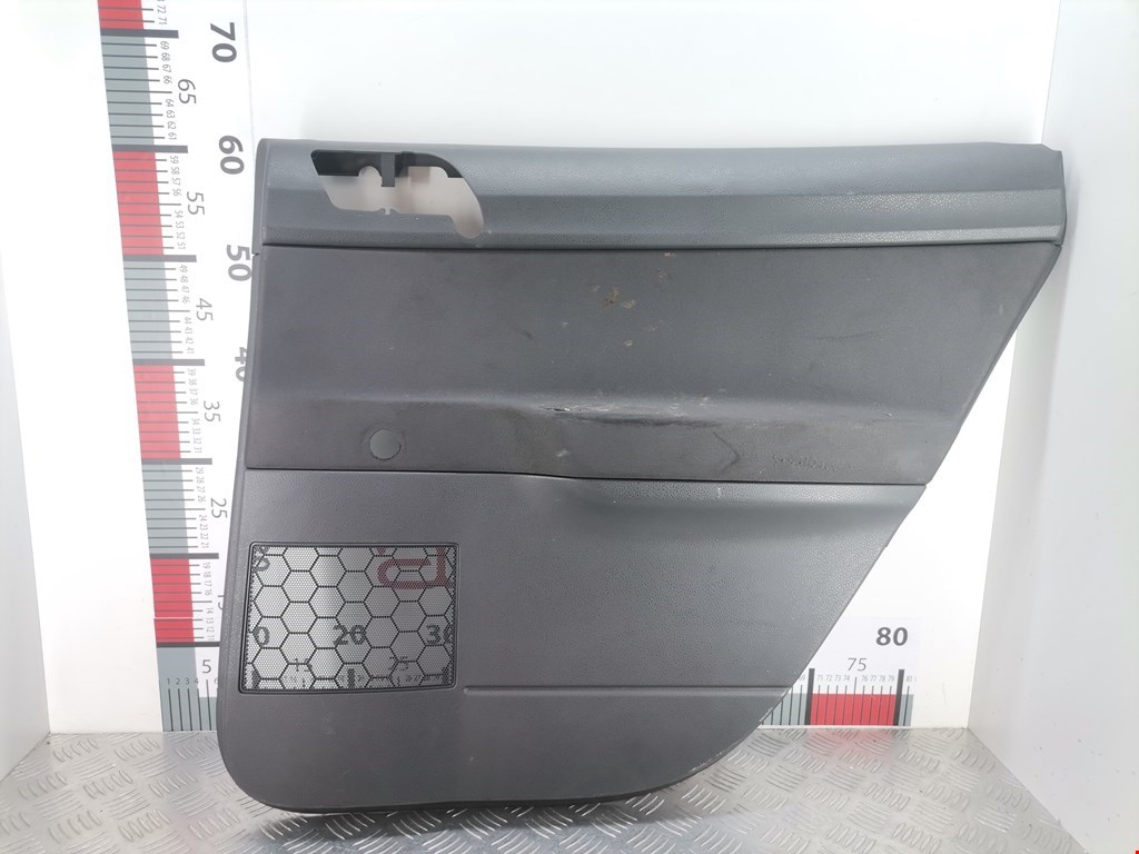 Обшивка двери задняя правая VOLKSWAGEN Polo IV 2001-2009