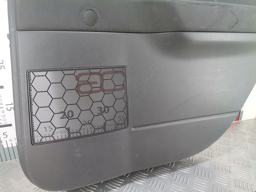 Обшивка двери задняя правая VOLKSWAGEN Polo IV 2001-2009