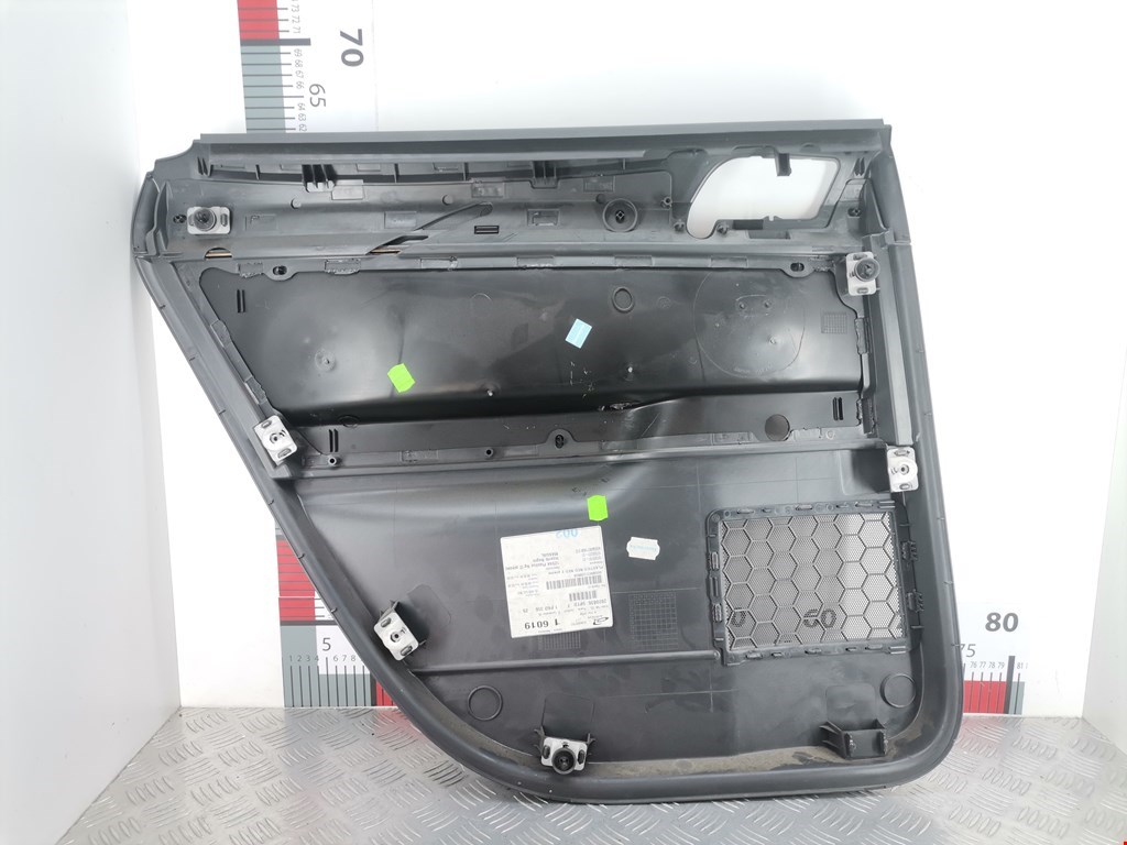 Обшивка двери задняя правая VOLKSWAGEN Polo IV 2001-2009
